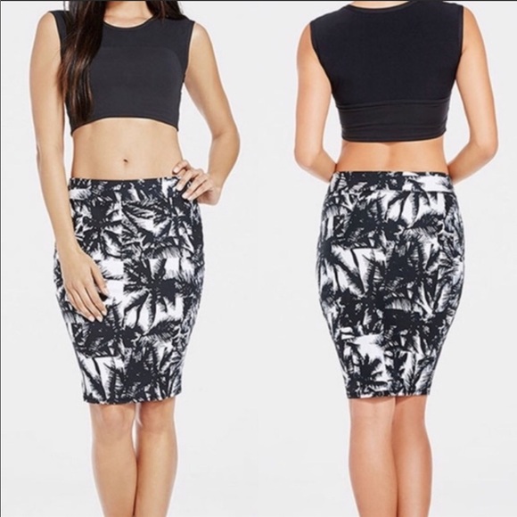 FABLETICS NEW BLACK&WHITE PALM TREE PENCIL SKIRT - Picture 3 of 9